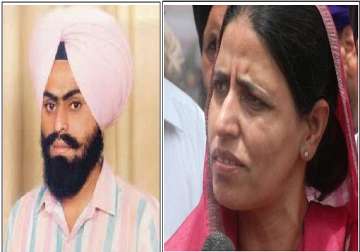 bhullar s wife moves sc for suspending his execution