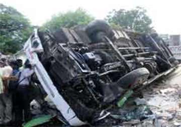bihar five killed 6 injured in bus accident
