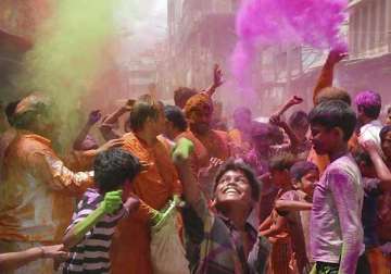 bihar celebrates holi today