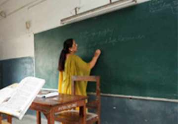 bihar teacher fails to name india s president faces probe