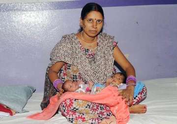 bihar woman gives birth to sons from two uteruses