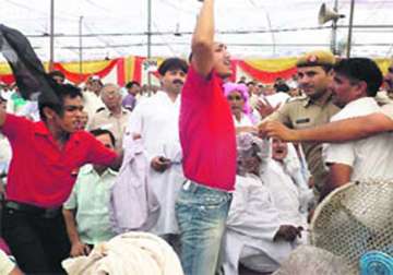 black flags shown to hooda at university