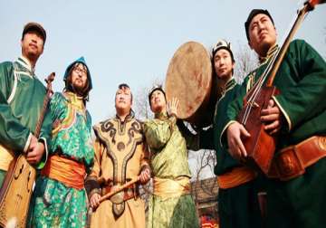 blending chinese folk instrumentation and cuisine