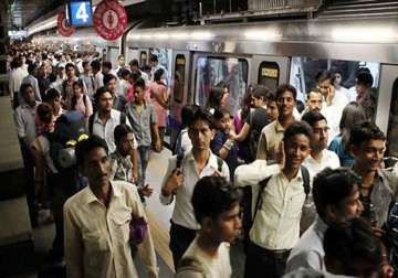 bomb scare at delhi metro station