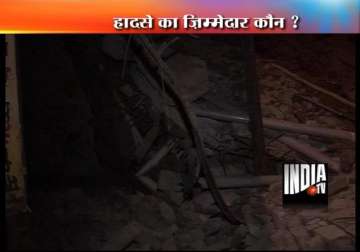 building collapses in east delhi 1 dead 15 injured