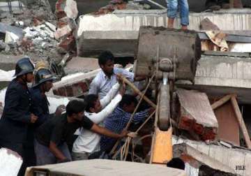 building collapses in mumbai one feared dead
