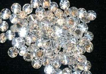 burglars clean out diamonds worth rs 2 cr from trader s office