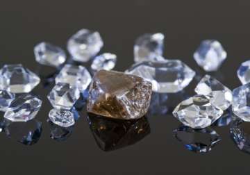 burglars clean out diamonds worth rs 2 cr from trader s office in mumbai