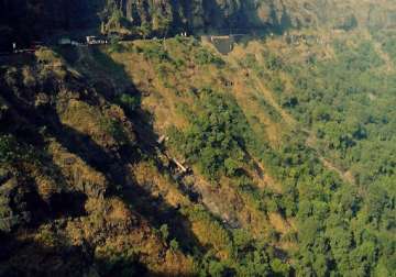 bus falls into a gorge near thane 5 dead