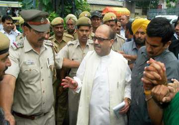 cash for vote scam hc reserves order on bail of amar singh