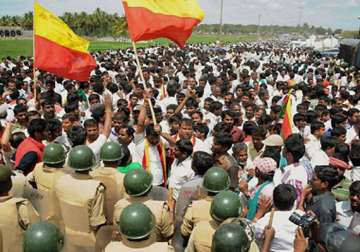 cauvery war intensifies tn to file contempt plea against karnataka