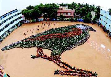 chennai school children form human chain to highlight threat to sparrows from cellphone towers