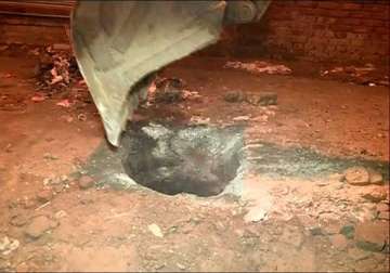 child dies after falling into sewer in delhi