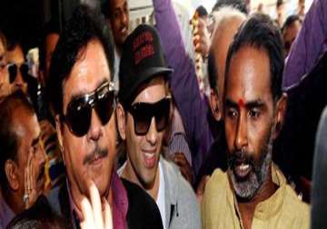 clash again in patna over shotgun s candidature