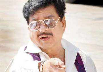 clash in patna over shatrughan s candidature