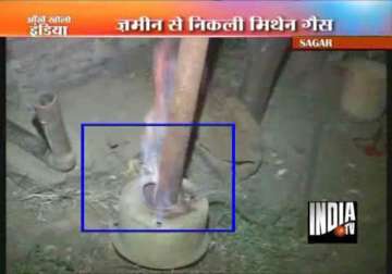 combustible gas comes out from irrigation tubewell in sagar mp