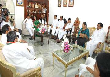 cong leaders thank sonia for accepting demand for telangana