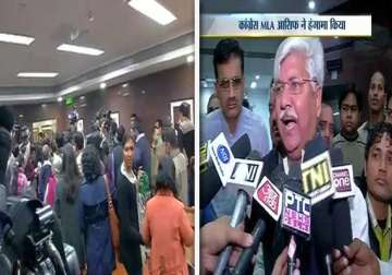 congress mla creates pandemonium at arvind kejriwal s press conference