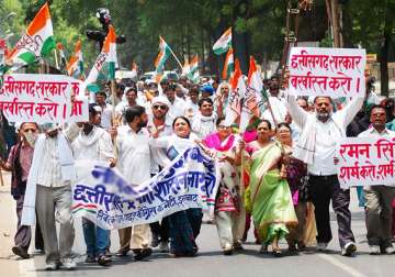 congress workers block highways demand hike in farm support price