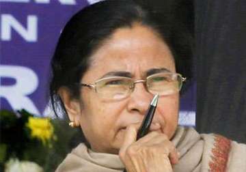 congress colluding with left says mamata