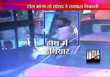 for rs 50 toll congress mp radadiya brandishes rifle at toll staff in gujarat for asking i card