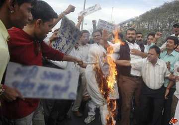 congress workers burn modi s effigy in gujarat