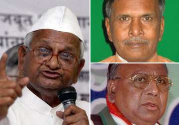 congressmen attack hazare for remarks on rahul gandhi