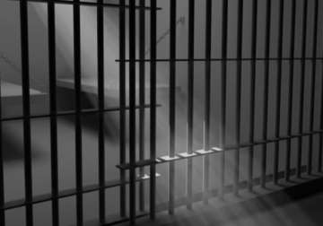 convict hangs himself inside prison cell in kolkata