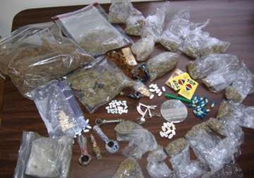 cop arrested for smuggling drugs in kashmir