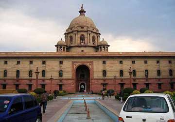 couple holds nude protest outside rashtrapati bhawan