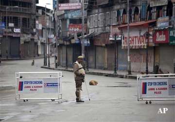 curfew continues in srinagar district