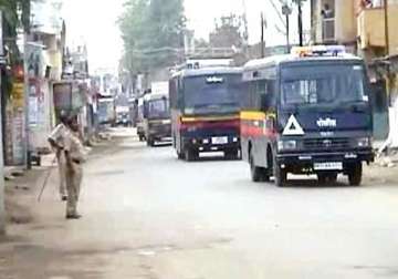 75 arrested curfew continues in bareilly aonla