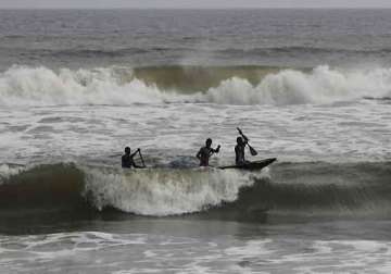 cyclone lehar odisha asks fishermen to return