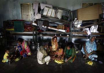 cyclone phailin 800 000 people homeless in odisha ap