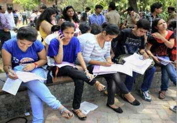 du clears 3 yr format for ug courses