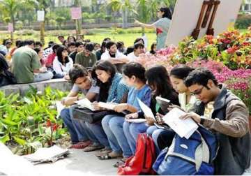du executive council approves syllabi changes for three subjects