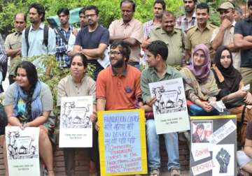 du students protest against 4 yr undergraduate programme