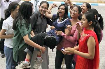 du to provide security cover to girl students