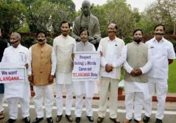 decide on telangana by may 30 congress mps