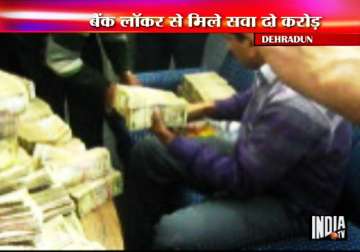 dehradun vigilance finds rs 2.12 crore cash from drug controller s locker