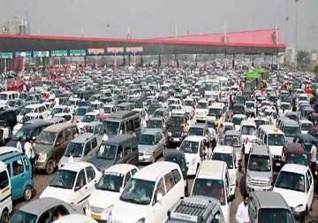 traffic eases as gurgaon delhi expressway goes toll tax free
