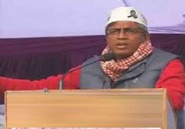 delhi lt governor najeeb jung is a congress agent aap leader ashutosh