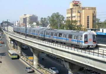 delhi metro completes 21 metre high cross over viaduct