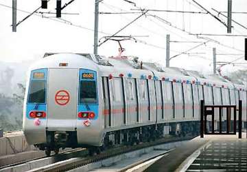 hundreds of delhi metro commuters stuck inside tunnel due to snag services resume