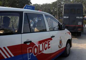 delhi police official misbehaves with du student