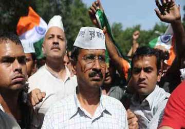 delhi polls ec s notice to arvind kejriwal over poll expenses