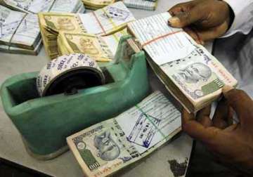 delhi polls ec income tax had seized rs 27 crore