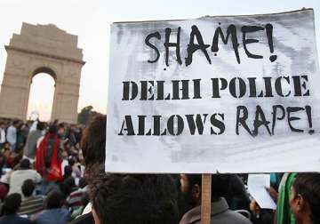 delhi protests rage barricades broken at sonia house