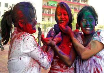 delhi celebrates holi with gaiety