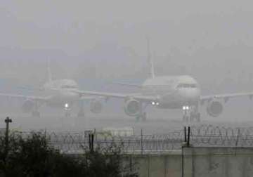 delhi fog affects flight operations in mumbai